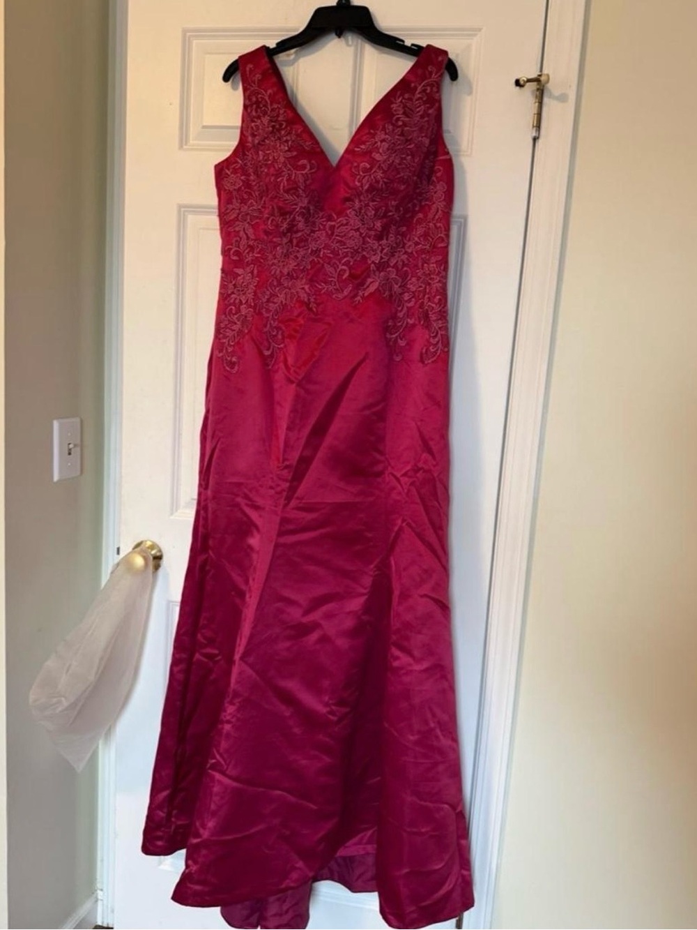 Elegant Red Embroidered V-Neck Evening Dress